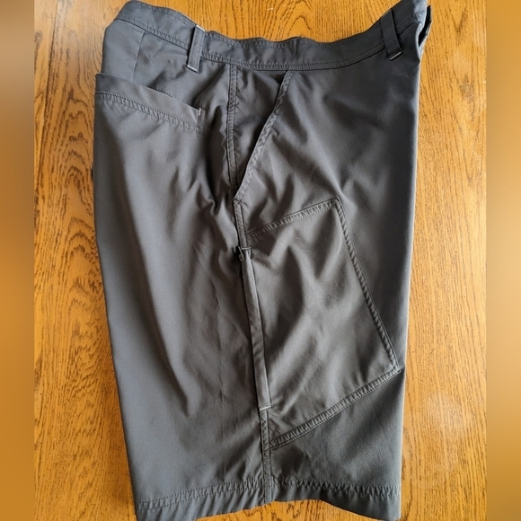 Roots Tech men's shorts gray Size 36 - Picture 5 of 10